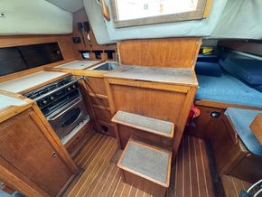 Westerly Fulmar  - Companionway