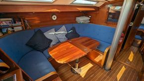 Sweden Yachts 34 (Comfort 34) - Saloon