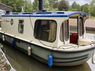 Afanc-23ft 1989 Wilderness Beaver 4 berth trail boat.