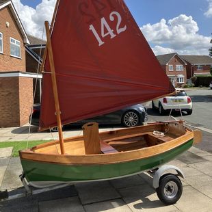 9ft NUTSHELL sailing dinghy with trailer
