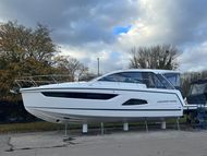2024 Sealine S390
