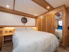 BESPOKE BOAT CO 65ft WIDEBEAM
