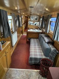 Fully-fitted cruiser style 16.75m