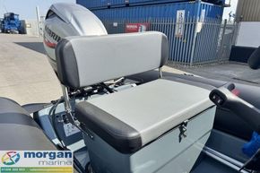 Zodiac Pro 420 - seating