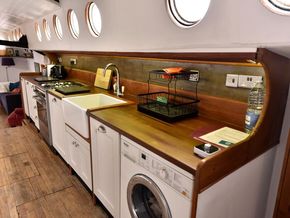 Barge Houseboat 62ft with permanent mooring Rental Investment - Galley