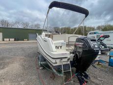 Quicksilver 555 activ cabin
