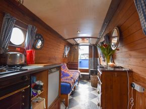 Narrowboat 45ft with London mooring  - Interior
