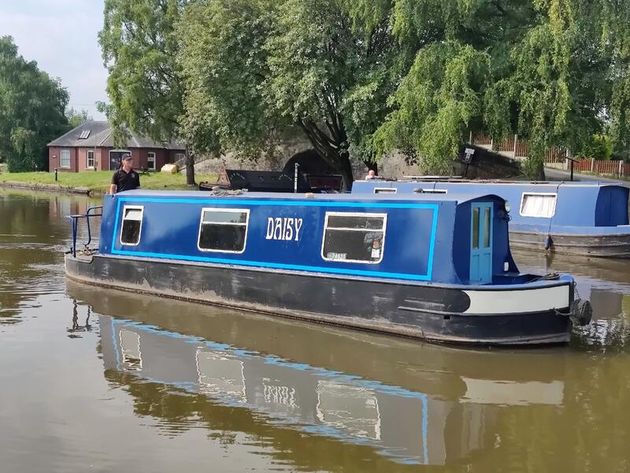 Daisy - 30 foot cruiser stern narrow boat