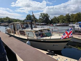 Julia 33' Dutch barge with mooring in Roydon