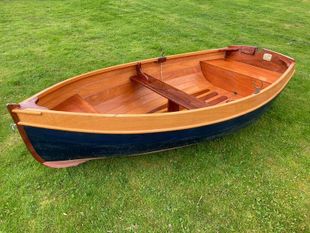 'Nutshell' dingy rowing boat