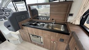 2017 Sealine C330 10