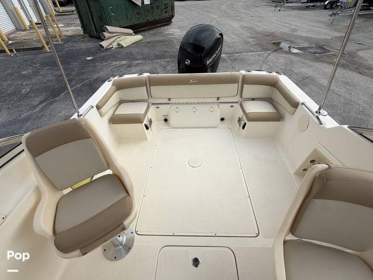 2022 Scout 210 dorado