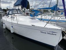 Beautifully maintained Dufour 32 Classic wheel steering shoal draft