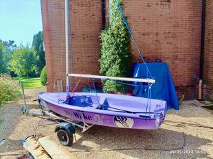 STAND OUT ON THE WATER WITH THIS PURPLE FEVA XL IN GREAT CONDITION HAS