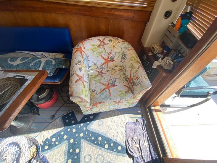 1990 Pacemaker 37 sportfish