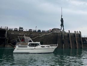 Anchored Ilfracombe harbour 