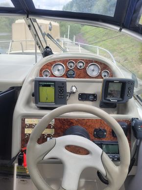 Compass, Garmin plotter, Fishfinder, depth gauge 
