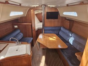 Hunter Legend 306  - Interior