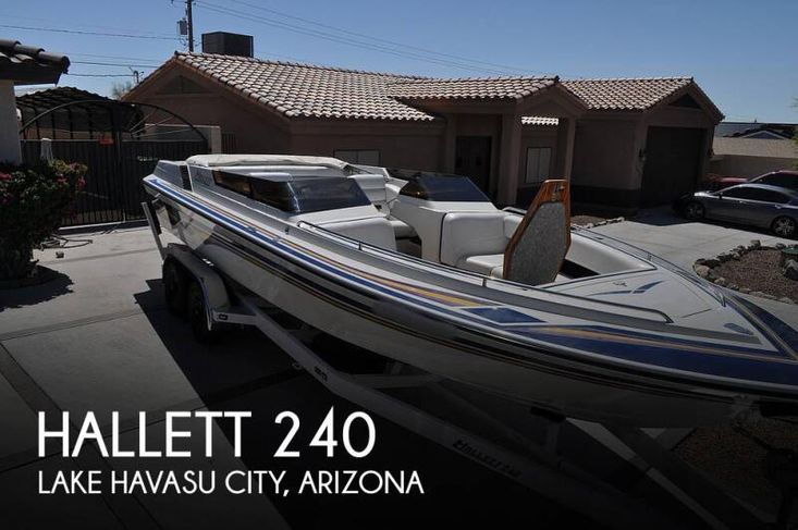 1998 Hallett 240 open bow