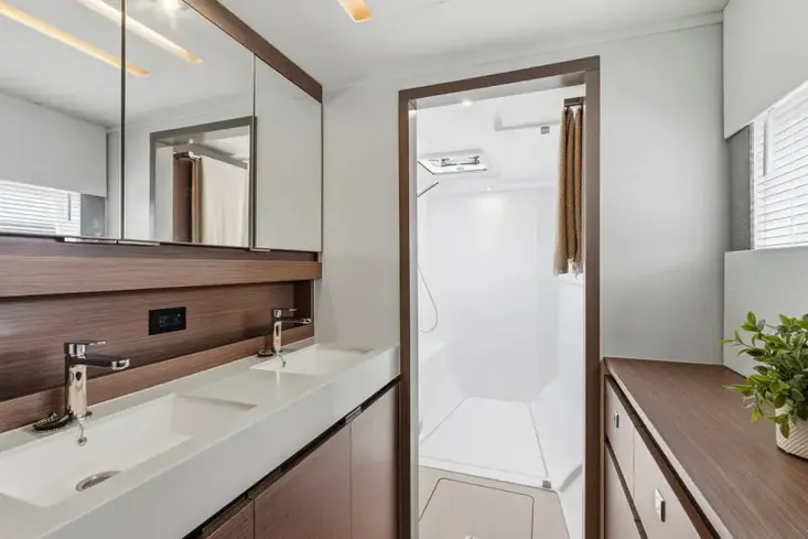 2025 Robertson And Caine leopard 53 powercat