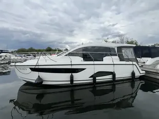 2017 Sealine C330