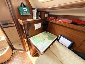 2006 Hunter/Legend 31 Bilge Keel 8
