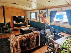 Beautiful 60' x 12'6 Collingwood widebeam