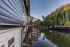 Idyllic Spacious Houseboat &ndash; Swan Island &ndash; Full Residential Mooring