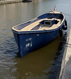 Luxury natural teak design boat. Aquila 7.5