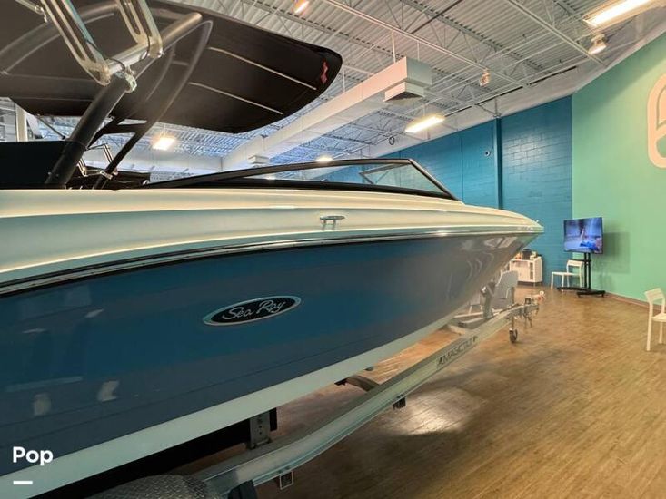 2020 Sea Ray 230 spx