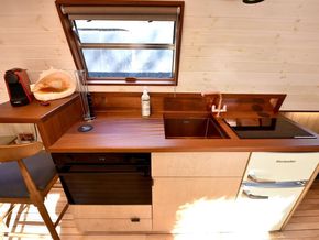 Narrowboat 70ft with Residential London Mooring - Galley
