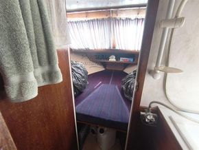 Seamaster 813  - Companionway