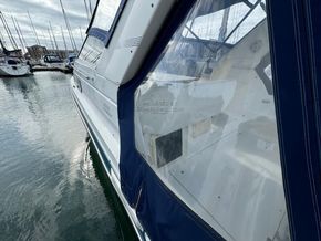 Bayliner 2855 Ciera Sunbridge  - Side Deck