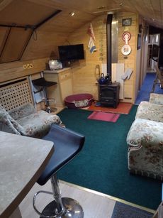 Widebeam Liveaboard - Leeds Liverpool Short Boat style 83% scale