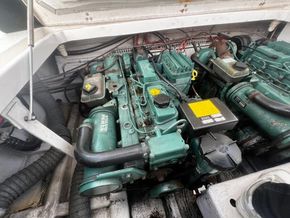 Fairline Targa 28  - Engine