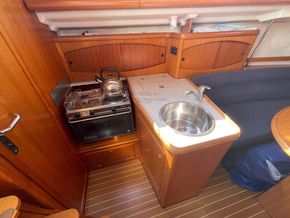 Jeanneau Sun Odyssey 32.2  - Galley