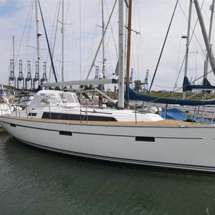 2014 Bavaria 37 Cruiser