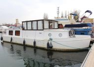 11 M BARGE "BAI"