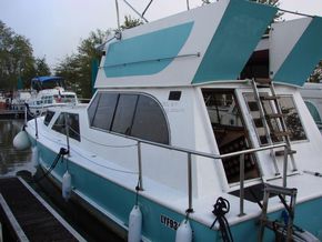 Motor Cruiser 36ft live aboard cruiser - Exterior