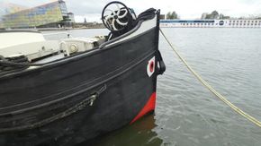 Dutch Barge Steilsteven ANTIFOULING / ANODES MAY 2024 - Bow