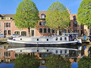 Live aboard Skutsje