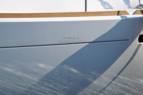 Jeanneau Sun Odyssey 449  - Hull Close Up