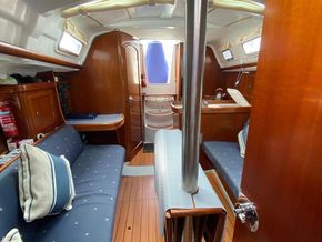 Beneteau Oceanis 323 Clipper  - Looking Aft