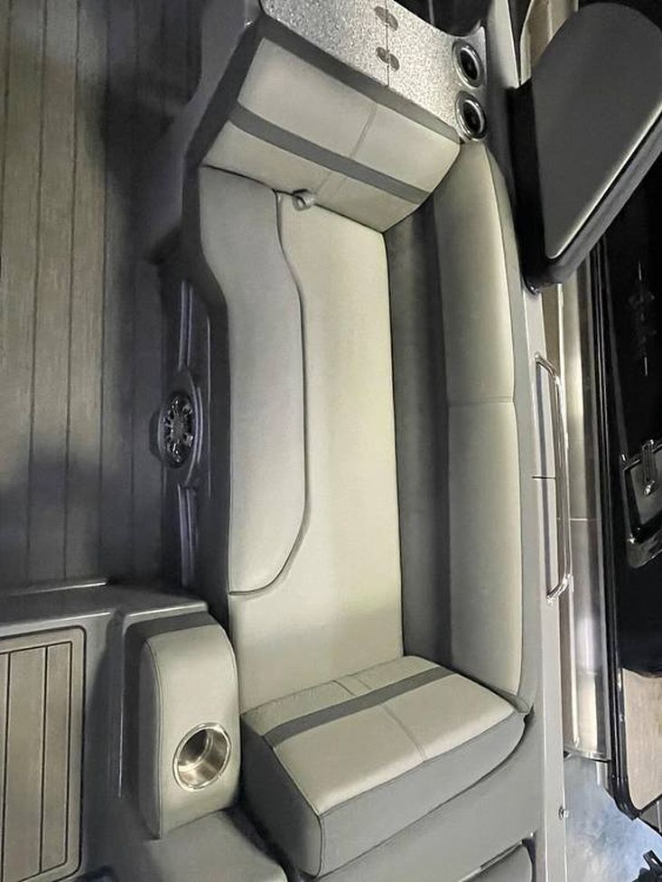 2022 Tahoe 2385 waketoon