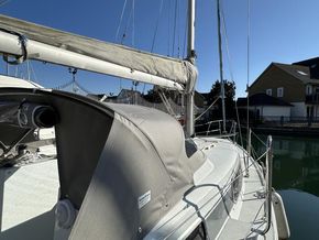1993 Hunter Legend  Hunter Channel 323 23