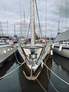 1982 Oyster 37