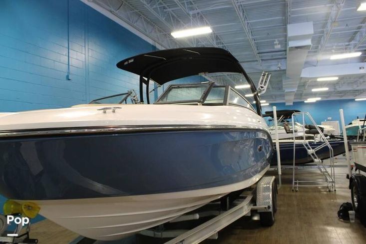 2020 Sea Ray 230 spx