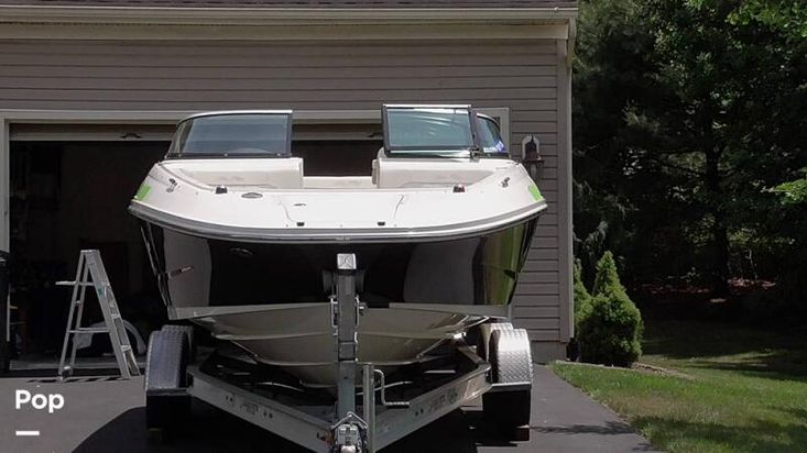 2013 Sea Ray 220 sundeck