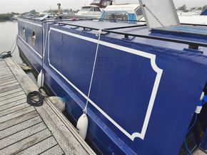 STEEL NARROW BOAT CRUISER STERN 45  - Hull Close Up