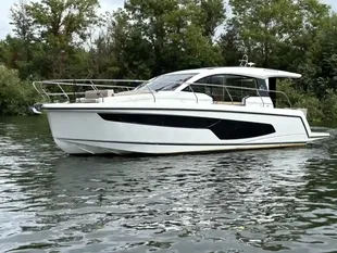 2021 Sealine C335